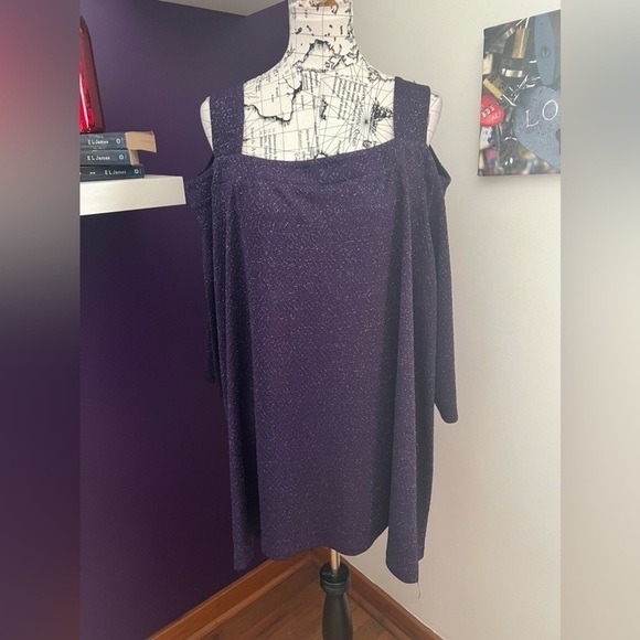 7 for $30 Katherines Cold Shoulder Top - Picture 1 of 7